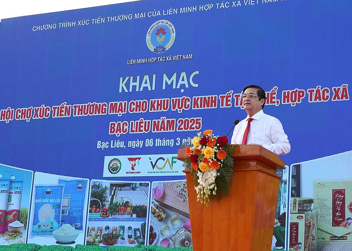 Phó Chủ tịch UBND tỉnh Bạc Liêu - Huỳnh Chí Nguyện phát biểu tại Lễ khai mạc hội chợ.