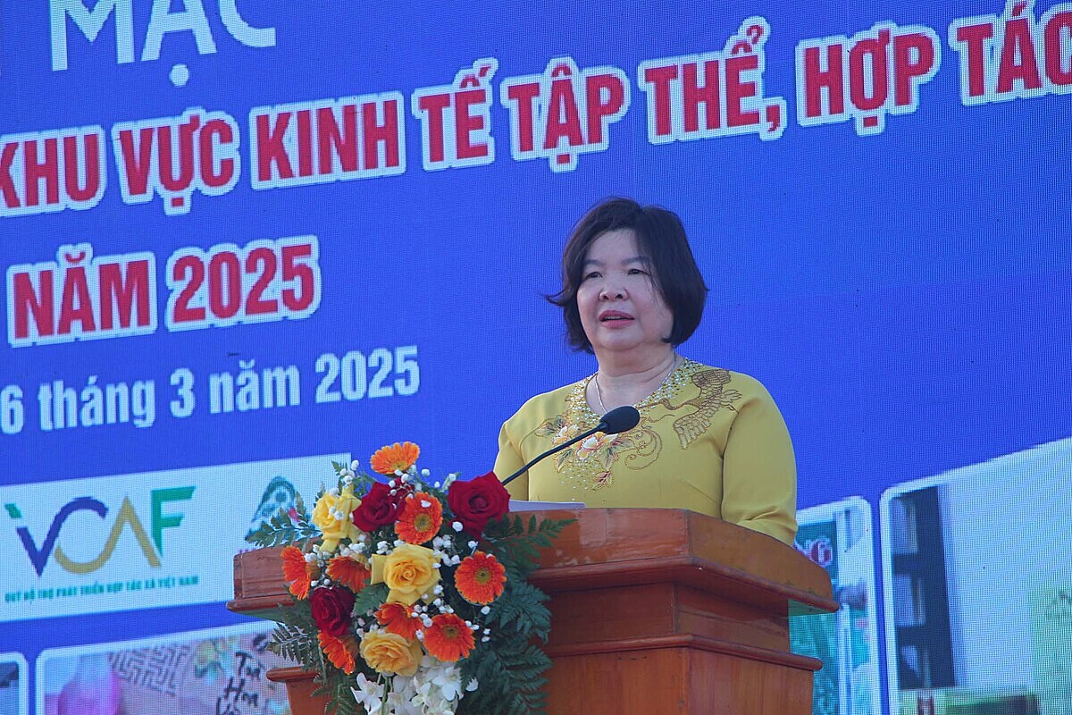 Chủ tịch Liên minh HTX Việt Nam - Cao Xuân Thu Vân phát biểu tại Lễ khai mạc hội chợ.