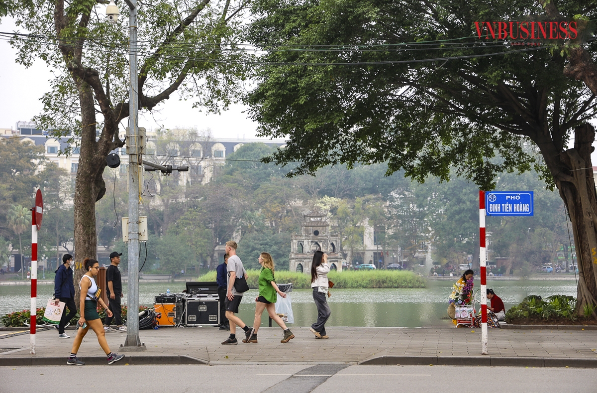 Tại kết luận số 100/TB-VP của UBND TP Hà Nội khẳng định, cải tạo không gian khu vực phía Đông hồ Gươm theo hướng không gian mở, phục vụ cộng đồng là chủ trương đúng đắn, cần thiết triển khai ngay.