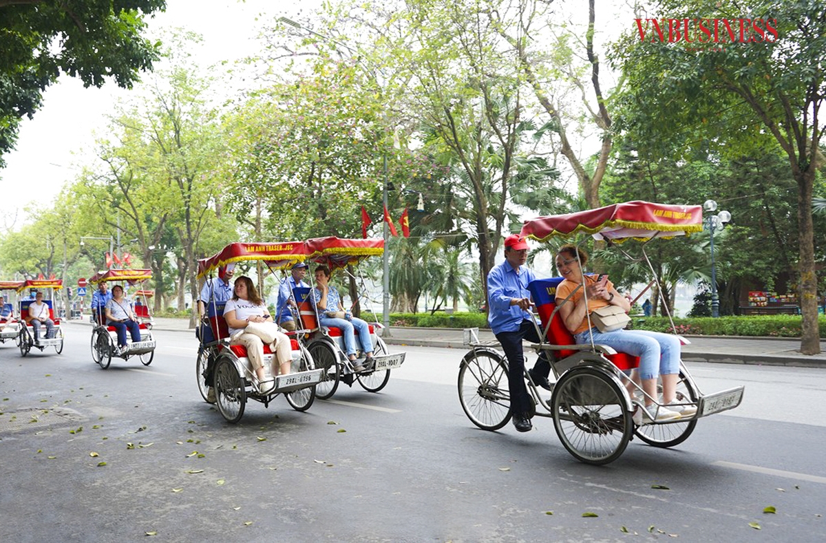 UBND TP Hà Nội đề nghị Tập đoàn Điện lực Việt Nam, Tổng Công ty Điện lực miền Bắc, Tổng Công ty Truyền tải điện quốc gia, Tổng Công ty Điện lực Hà Nội phối hợp chặt chẽ với các sở, ngành, UBND quận Hoàn Kiếm để thống nhất phương án, cách thức xử lý các công việc liên quan, đảm bảo công tác quản lý, vận hành hệ thống cung cấp điện được ổn định, liên tục. Phạm Hòa