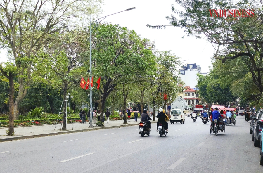 Chủ tịch UBND Thành phố Hà Nội Trần Sỹ Thanh yêu cầu các sở ban ngành liên quan hỗ trợ thực hiện di dời, tái định cư, tạm cư theo quy định; hỗ trợ trong quá trình di chuyển, triển khai dự án đầu tư tại vị trí mới; đảm bảo điều kiện hoạt động của cơ quan, doanh nghiệp, ổn định sinh hoạt, đời sống của nhân dân.