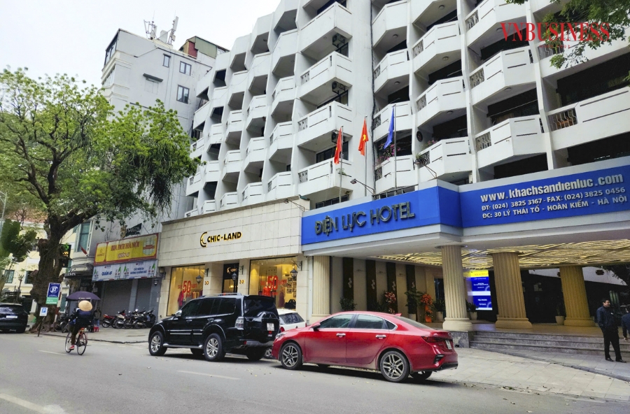 Hà Nội sẽ tạo điều kiện hỗ trợ cho các tổ chức, đơn vị và các hộ dân nằm trong ranh giới nghiên cứu quy hoạch, dự án đầu tư trong việc xác định các khu vực bố trí, xây dựng lại cơ quan, trụ sở, bố trí diện tích làm việc thay thế, dự án tái định cư.