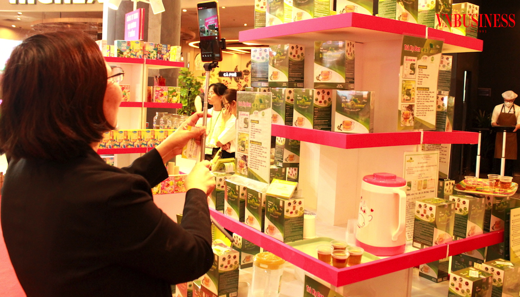 Các nhãn hàng, người nổi tiếng trên mạng xã hội cần củng cố lòng tin của người mua sắm trực tuyến trong hoạt động livestream, không tái diễn tình trạng quảng cáo lố hay quảng cáo sai sự thật đối với hàng hóa.