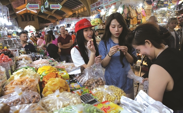 Nhu cầu khám phá chợ truyền thống của giới trẻ vẫn rất cao.