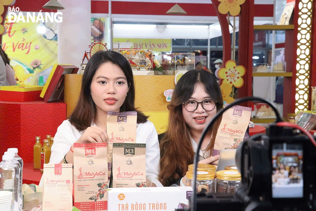 Ứng dụng công nghệ số vào sản xuất kinh doanh.