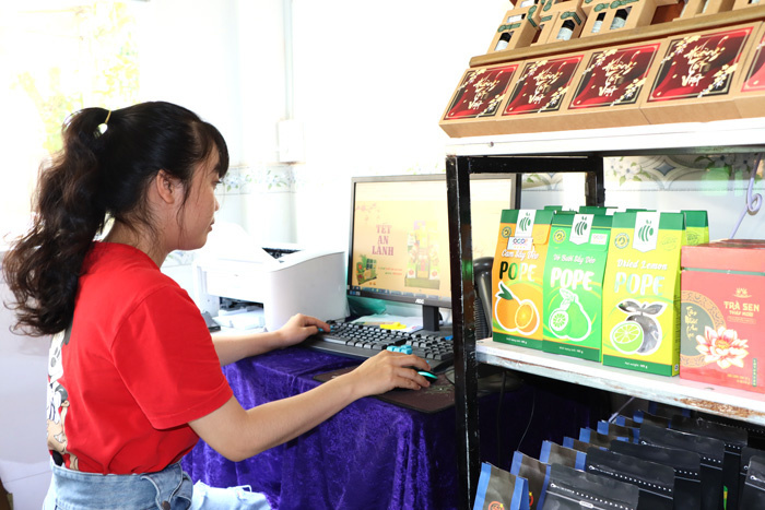 Kết hợp bán hàng online và các cửa hàng vật lý giúp tối ưu trong kinh doanh.