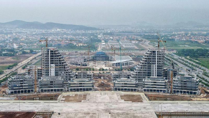 Các dự án trọng điểm Trung tâm Chính trị - Hành chính, Trung tâm Hội nghị - Biểu diễn được đầu tư tại Khu đô thị mới Bắc sông Cấm đang được hoàn thiện.