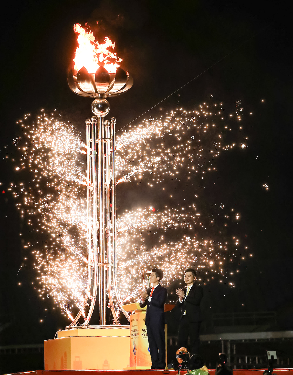 PCT SHB Đỗ Quang Vinh và PCT T&T Group Đỗ Vinh Quang thắp sáng ngọn lửa khát vọng vươn mình của người SHB – T&T.