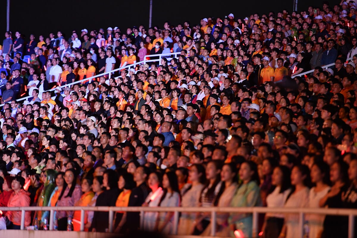 Khoảnh khắc đầy tự hào khi 15.000 CBCNV SHB – T&T hoà vang Quốc ca Việt Nam.