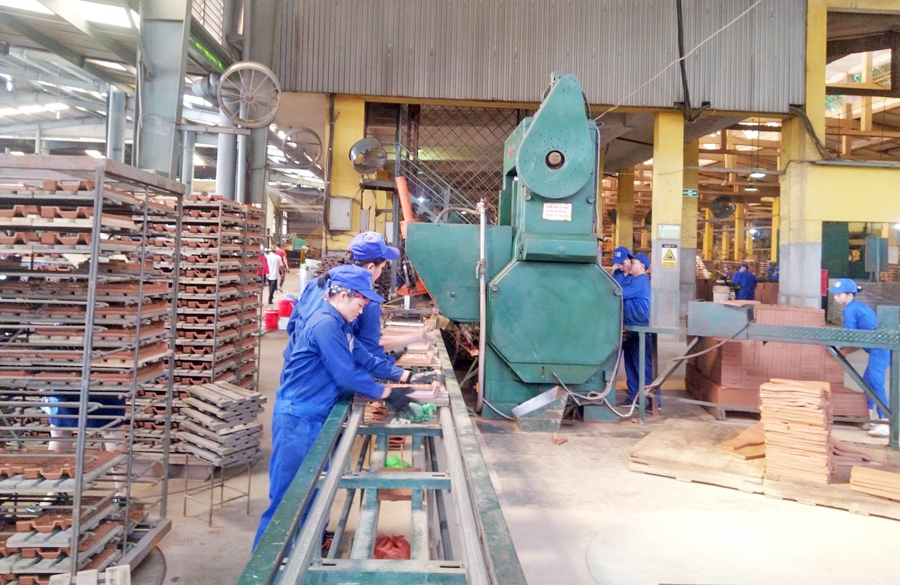 Cổ phiếu VHL hiện đang trong diện cảnh báo và kiểm soát do kết quả kinh doanh thua lỗ.