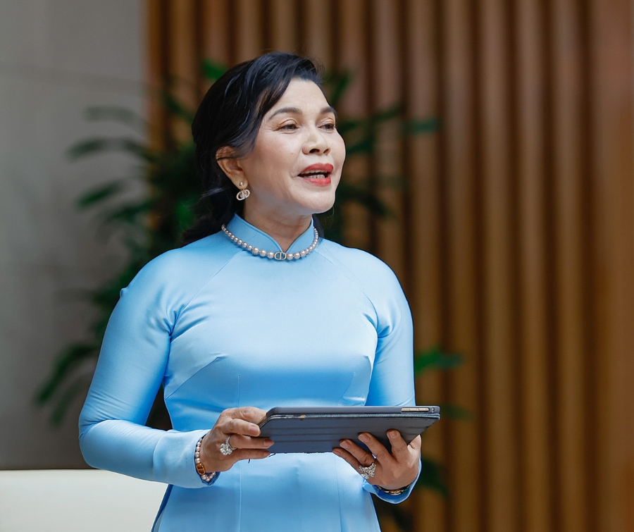 Bà Đặng Thị Kim Oanh – Chủ tịch Kim Oanh Group phát biểu tại Hội nghị trực tuyến toàn quốc về tháo gỡ khó khăn, vướng mắc, thúc đẩy phát triển nhà ở xã hội.