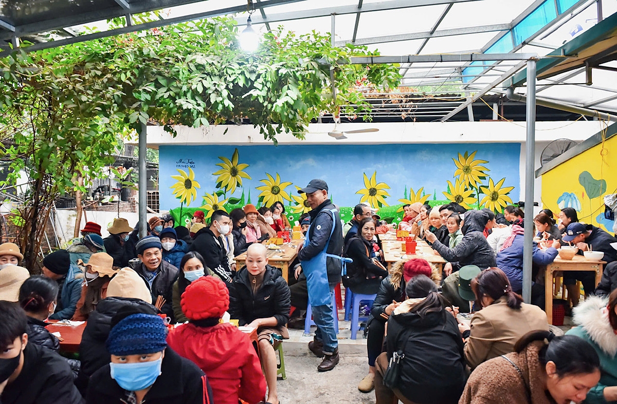 SeABank còn mong muốn lan tỏa tinh thần cộng đồng nhiều hơn nữa, giúp bệnh nhân cũng như người nhà được nhận bữa cơm ngon thông qua bếp ăn 0 đồng.