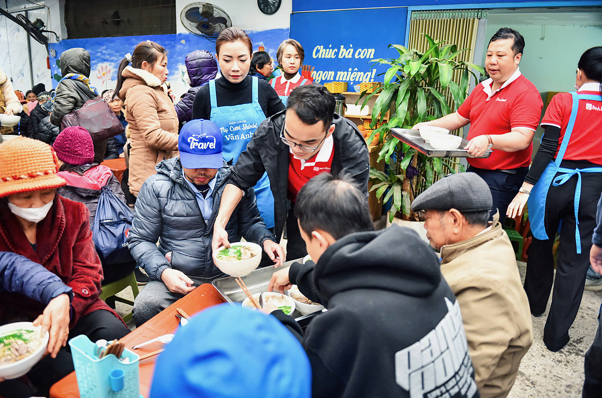 Tích cực tham gia hoạt động an sinh xã hội không chỉ thể hiện trách nhiệm với cộng đồng, gắn chặt với một trong 5 giá trị cốt lõi “Vì Cộng đồng” của SeABank mà còn là nguyện vọng chung của tập thể cán bộ nhân viên.