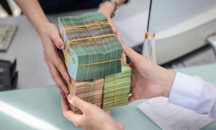 Lãi vay giảm, doanh nghiệp lo phí dịch vụ đi kèm khoản vay