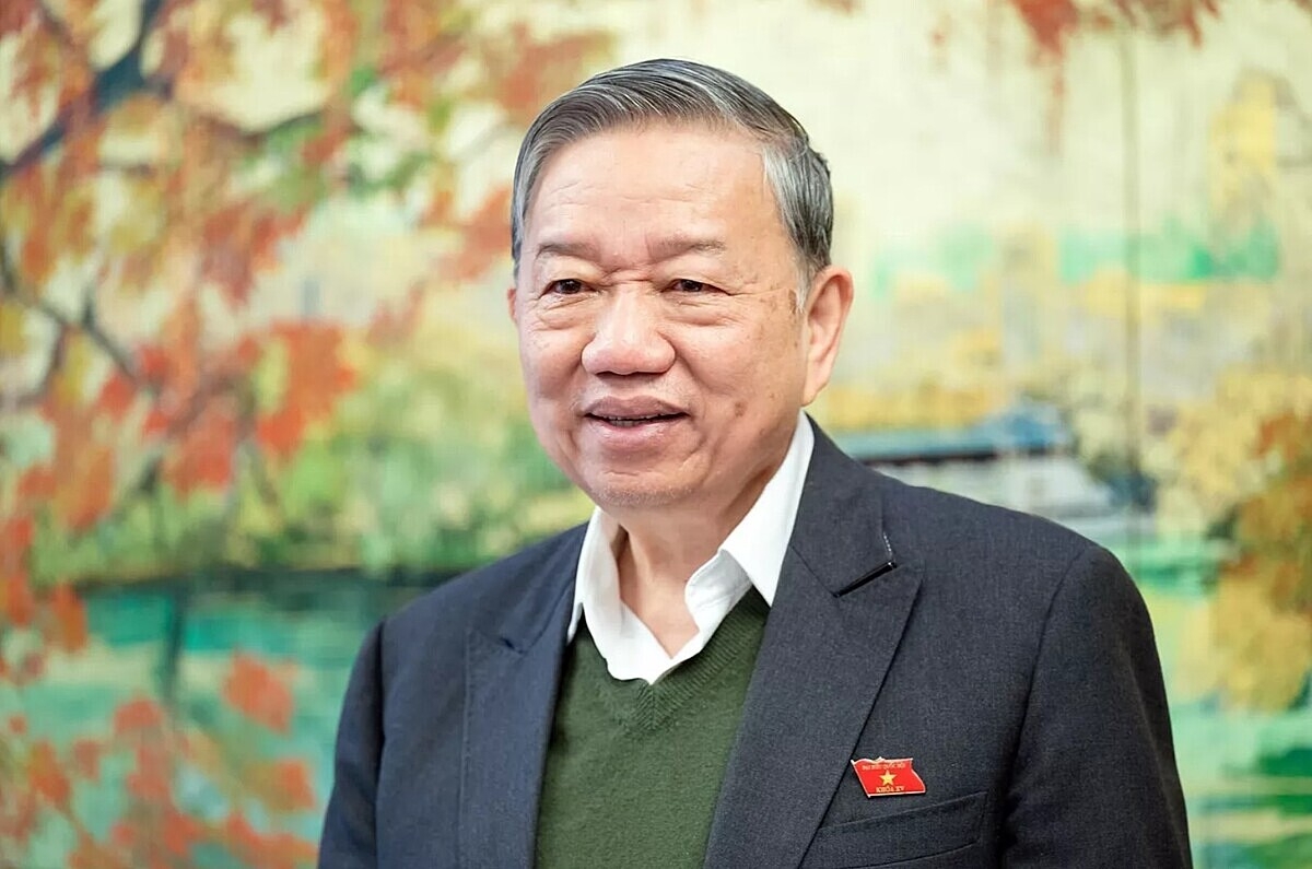 Tổng Bí thư Tô Lâm: Phải có chính sách riêng trong việc hỗ trợ doanh nghiệp nhỏ và vừa phát triển, cũng như thành phần kinh tế hộ gia đình và kinh tế hợp tác xã, khuyến khích hộ kinh doanh chuyển đổi thành doanh nghiệp và phát triển mô hình hợp tác xã kiểu mới, hiệu quả.