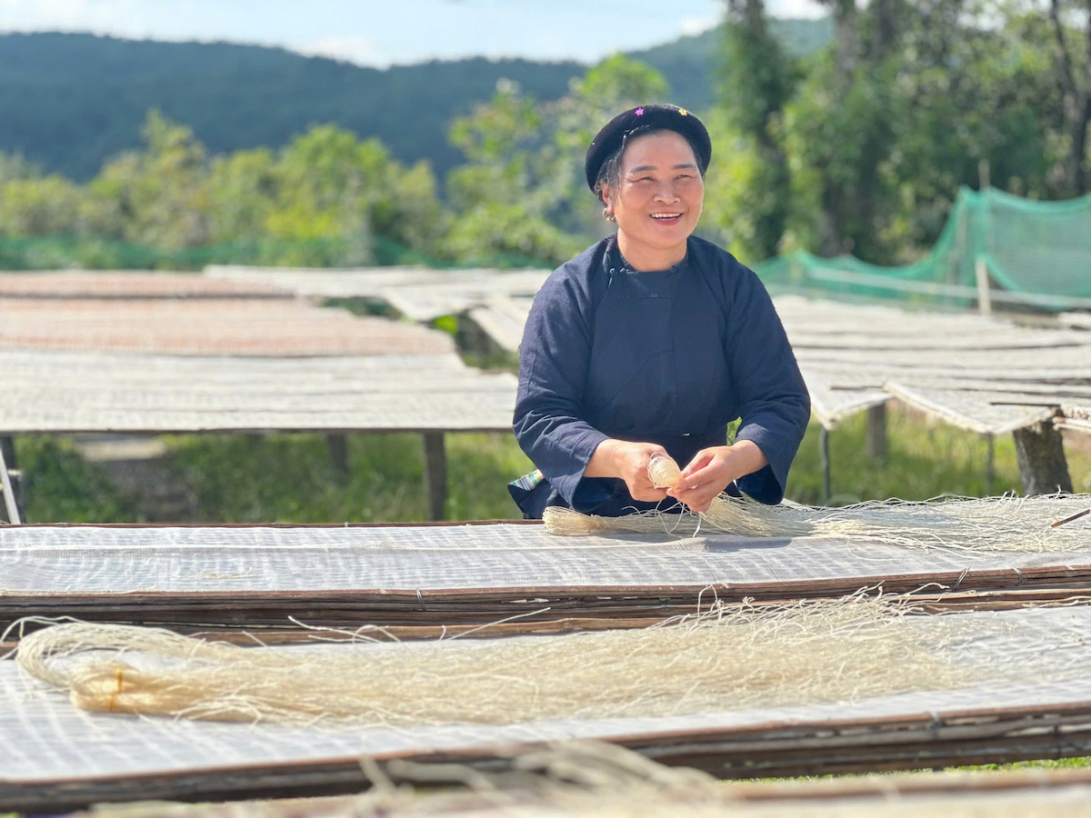 Từ ngày tham gia liên kết sản xuất với HTX nông sản Tân Việt Á, được thu mua, bao tiêu sản phẩm, bà con không còn lo đầu ra cho sản phẩm.
