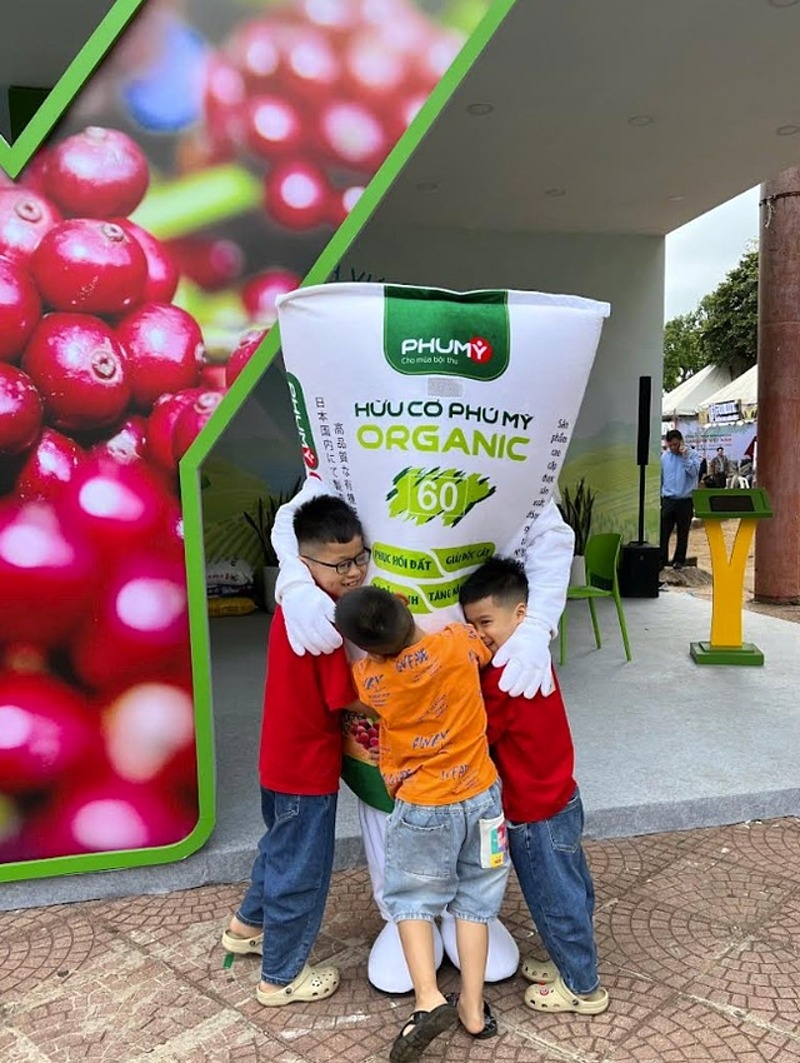 PVFCCo đã đề ra định hướng xanh hóa hoạt động sản xuất kinh doanh, trong đó nhấn mạnh việc chuyển đổi mô hình thực hiện các dự án xanh.