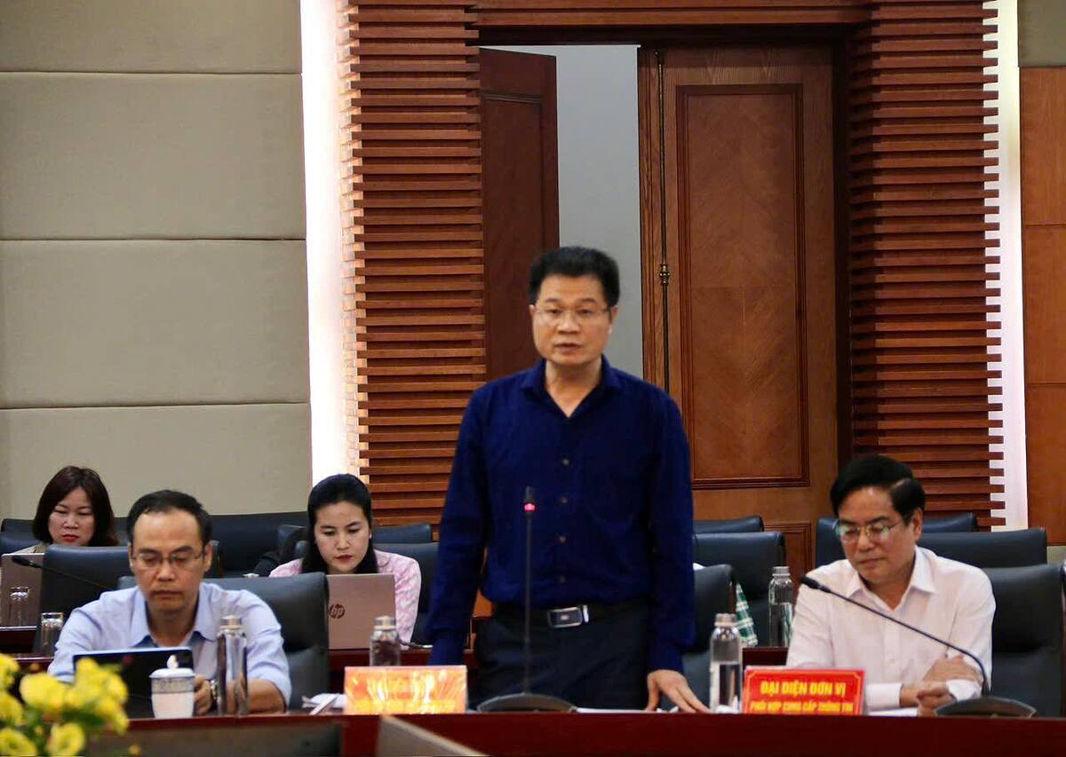 Ông Đỗ Hữu Hưng - PGĐ Sở Xây dựng phát biểu báo cáo cung cấp thông tin tại Hội nghị.