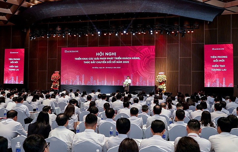 Toàn cảnh Hội nghị triển khai các giải pháp phát triển khách hàng, thúc đẩy chuyển đổi số năm 2025.