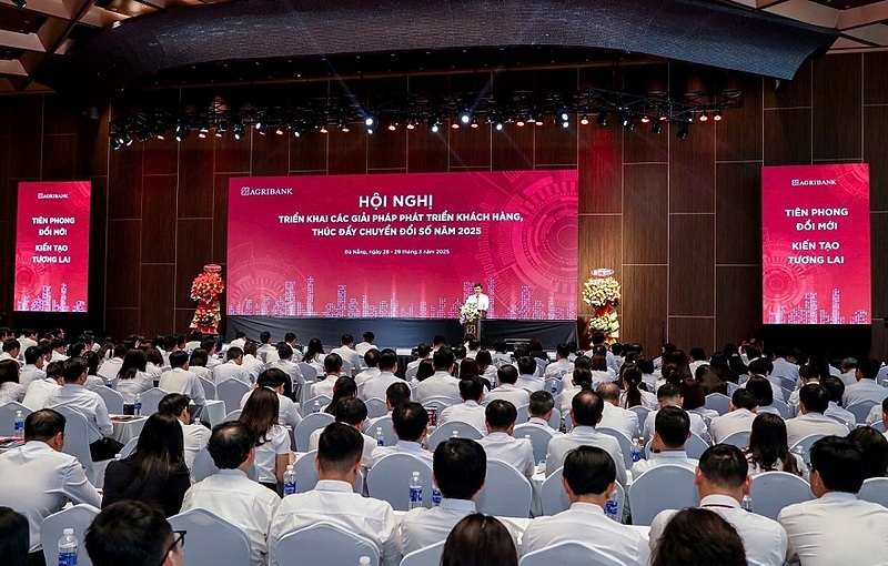 Toàn cảnh Hội nghị triển khai các giải pháp phát triển khách hàng, thúc đẩy chuyển đổi số năm 2025.