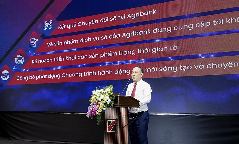 Lãnh đạo Ban Ngân hàng số báo cáo kết quả chuyển đổi số, kế hoạch phát triển và công bố, phát động Chương trình hành động đổi mới sáng tạo và chuyển đổi số năm 2025 tại Agribank.