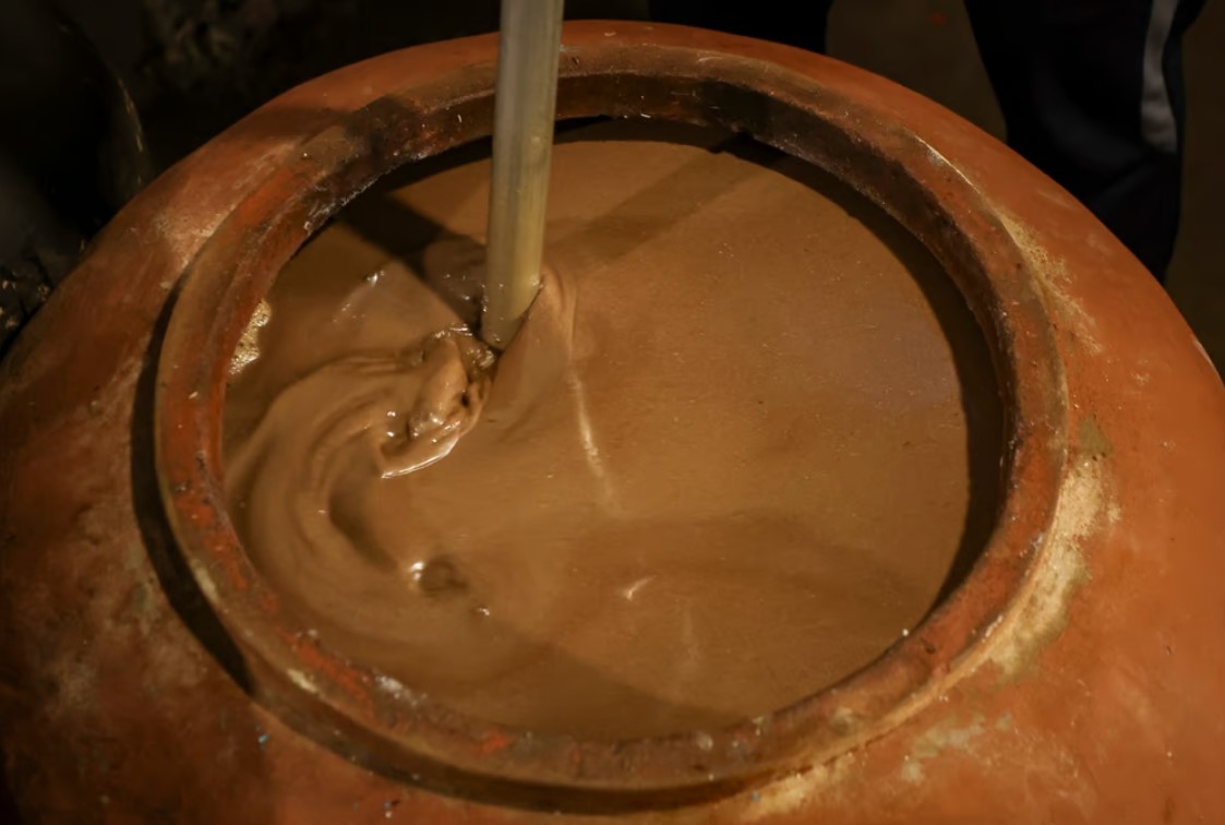 Cá mòi lên men để sản xuất nước mắm ở Nam Ô, Đà Nẵng. Ảnh AP