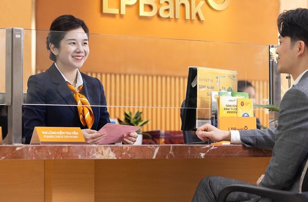 Trong tháng 3, LPBank có 2 lần điều chỉnh giảm lãi suất huy động ở nhiều kỳ hạn.