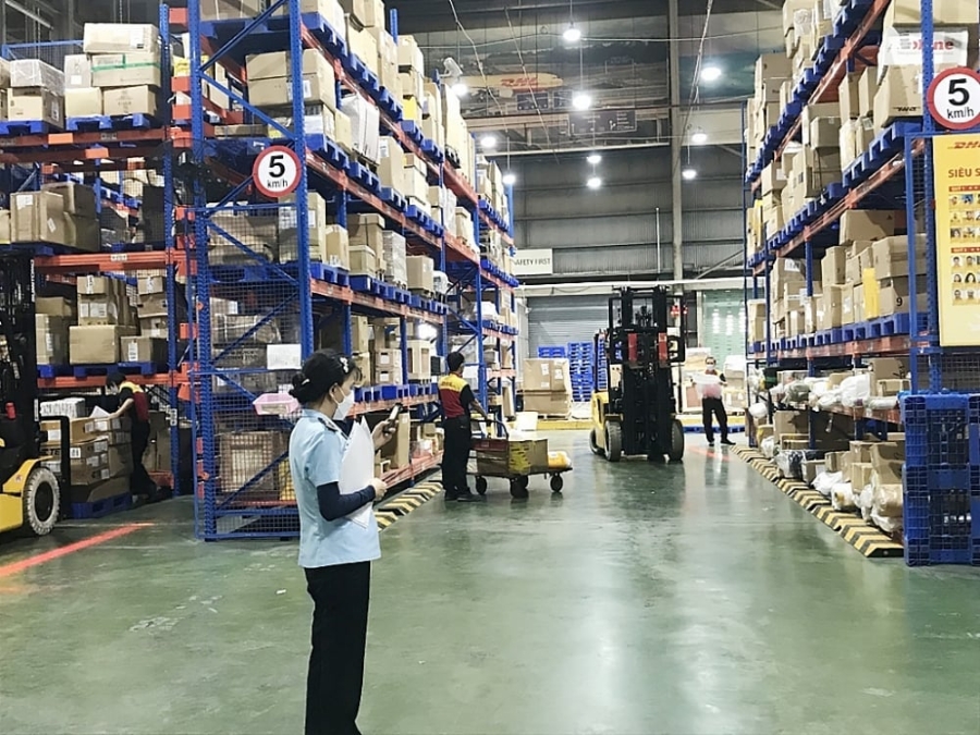 Bộ Tài chính đề xuất đơn hàng nhập khẩu qua thương mại điện tử từ 1 triệu đồng trở xuống được miễn thuế nhập khẩu.