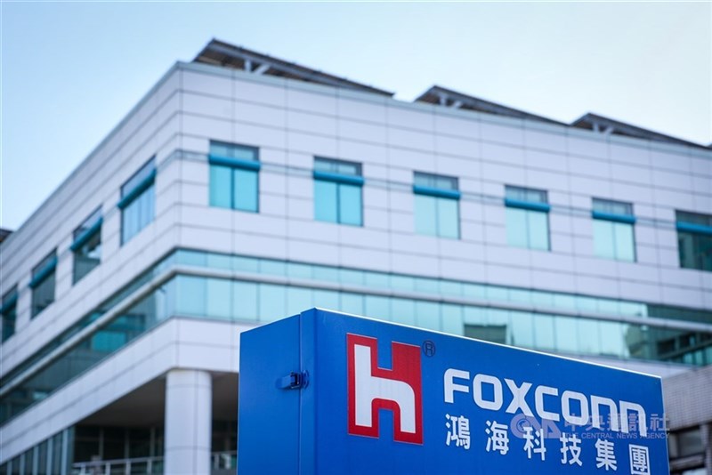 Foxconn dự báo trong năm 2025, doanh thu từ mảng máy chủ AI sẽ chiếm 50% tổng doanh thu máy chủ của tập đoàn và nắm giữ hơn 40% thị phần máy chủ AI toàn cầu.