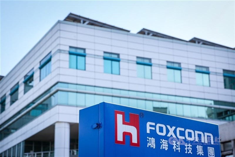 Foxconn dự báo trong năm 2025, doanh thu từ mảng máy chủ AI sẽ chiếm 50% tổng doanh thu máy chủ của tập đoàn và nắm giữ hơn 40% thị phần máy chủ AI toàn cầu.