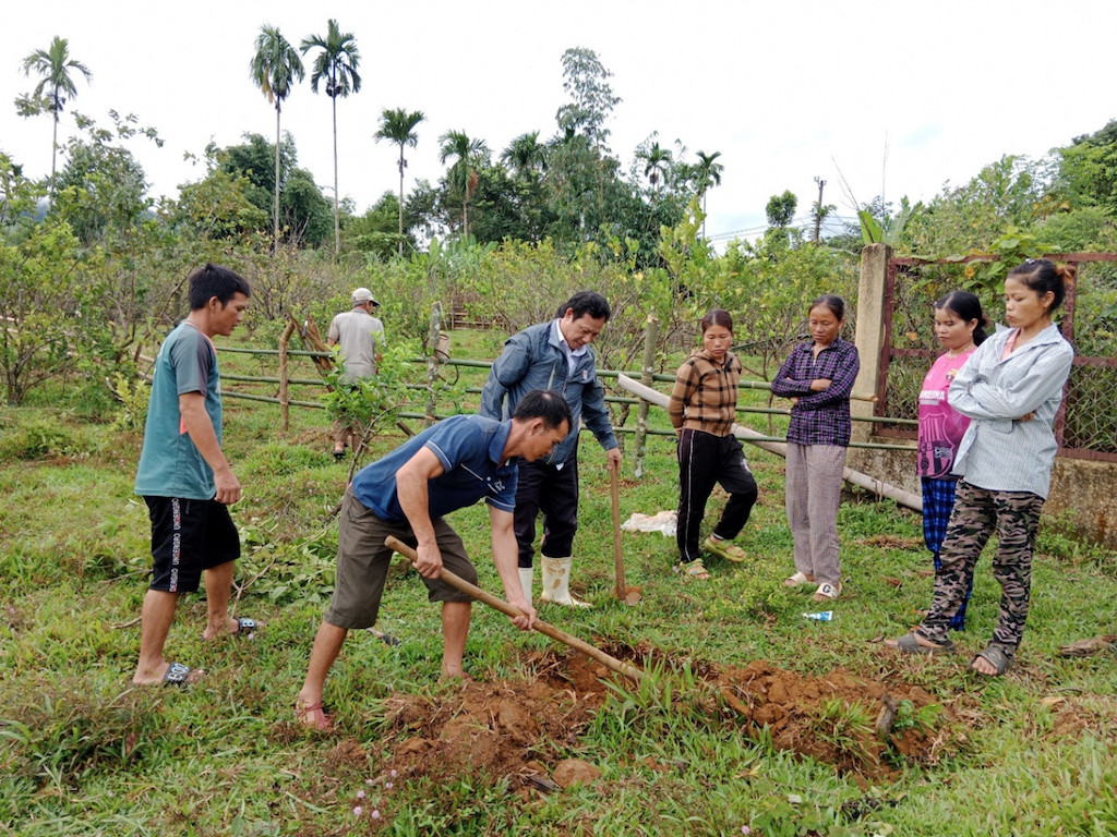 Huyện Phước Sơn đã và đang thực hiện cuộc vận động “Làm thay đổi nếp nghĩ, cách làm trong đồng bào dân tộc thiểu số để từng bước vươn lên thoát nghèo bền vững”.