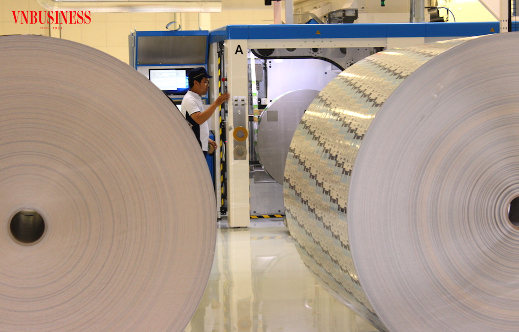 Giới chuyên gia nhận định mức thuế 46% nếu được áp lên hàng hóa Việt Nam sẽ đặt ra thách thức đặc biệt nghiêm trọng, khiến tình trạng “bị kẹt ở giữa” của Việt Nam càng hiện rõ.