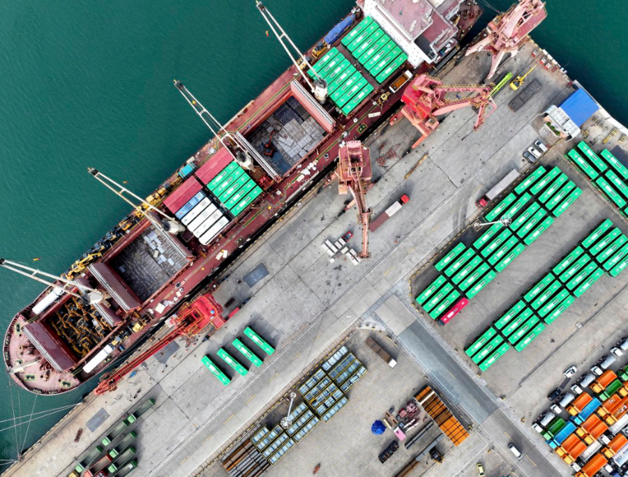 Tổng thống Donald Trump tuyên bố sẽ áp dụng mức thuế quan bổ sung 50% đối với Trung Quốc nếu Bắc Kinh không dỡ bỏ mức thuế trả đũa 34% trước ngày 8/4.