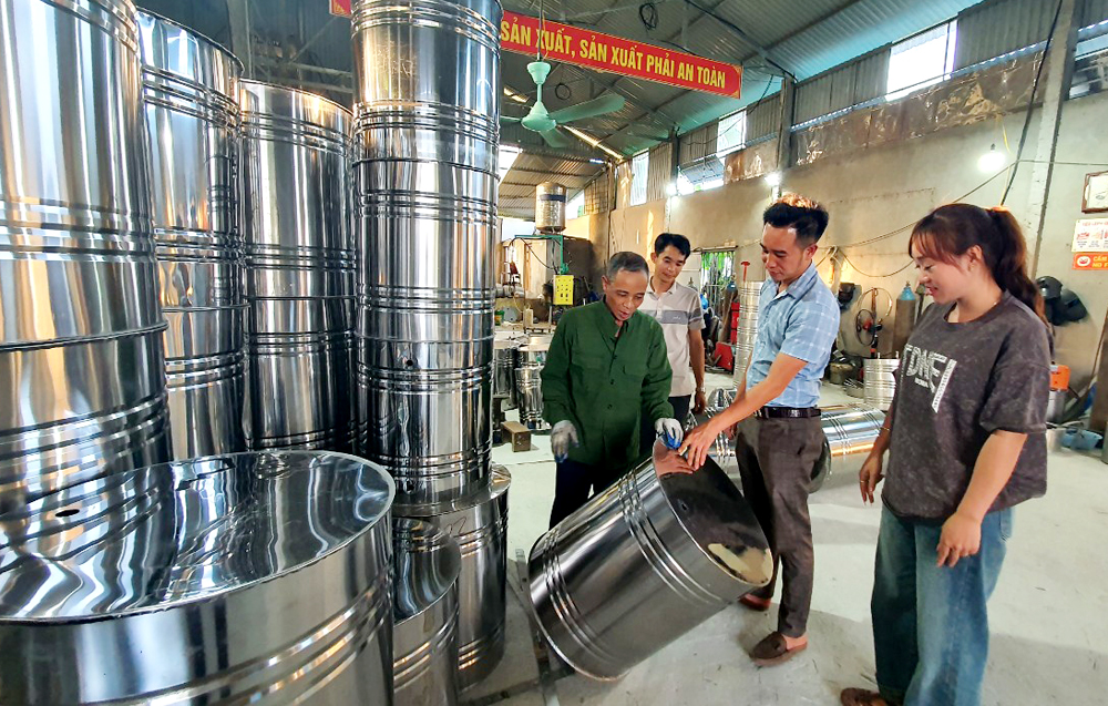 HTX dịch vụ nông nghiệp Huỳnh Phát góp phần tạo việc làm, xóa đói, giảm nghèo và nâng cao thu nhập cho hàng chục lao động địa phương.