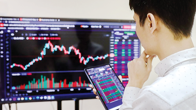 VN-Index mất mốc 1.100 điểm, rơi xuống mức thấp nhất trong vòng 15 tháng.