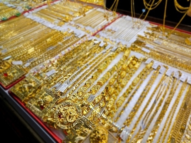 Giá vàng trong nước tăng sốc gần 2 triệu đồng/lượng chiều bán ra.
