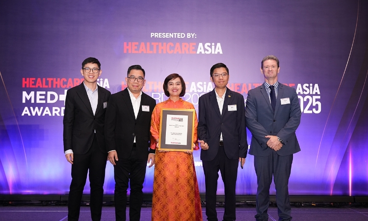 Đổi mới sáng tạo vì sức khỏe người Việt, FPT Long Châu được vinh danh tại Healthcare Asia Pharma Awards 2025
