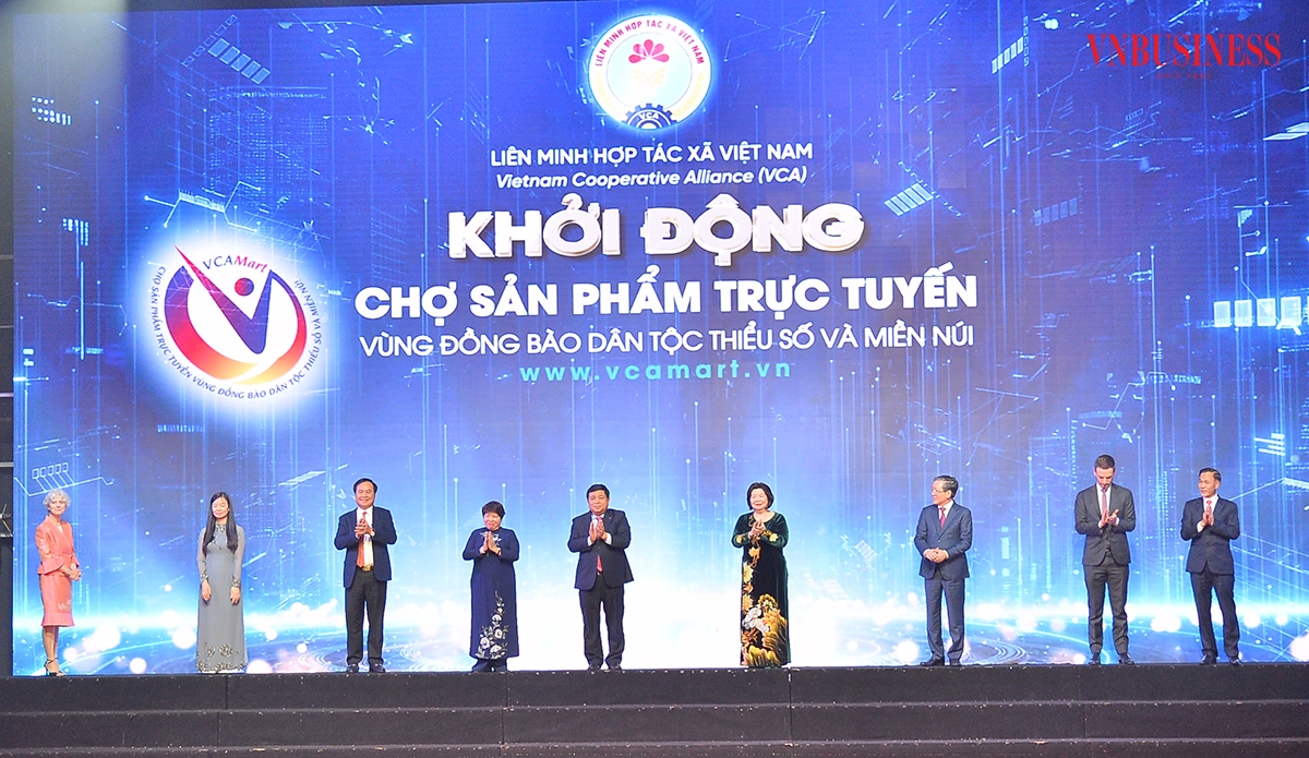 Cũng trong khuôn khổ chương trình, Liên minh HTX Việt Nam tổ chức Lễ Khởi động chợ sản phẩm trực tuyến vùng đồng bào dân tộc thiểu số miền núi, mở ra cơ hội tiếp cận thị trường mới cho nông sản tại vùng sâu, vùng xa, khó khăn trên cả nước.