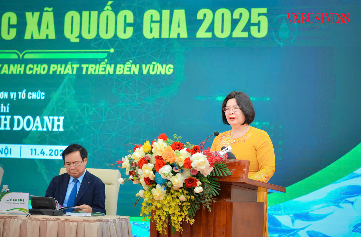 Chủ tịch Liên minh HTX Việt Nam Cao Xuân Thu Vân phát biểu khai mạc Diễn đàn.