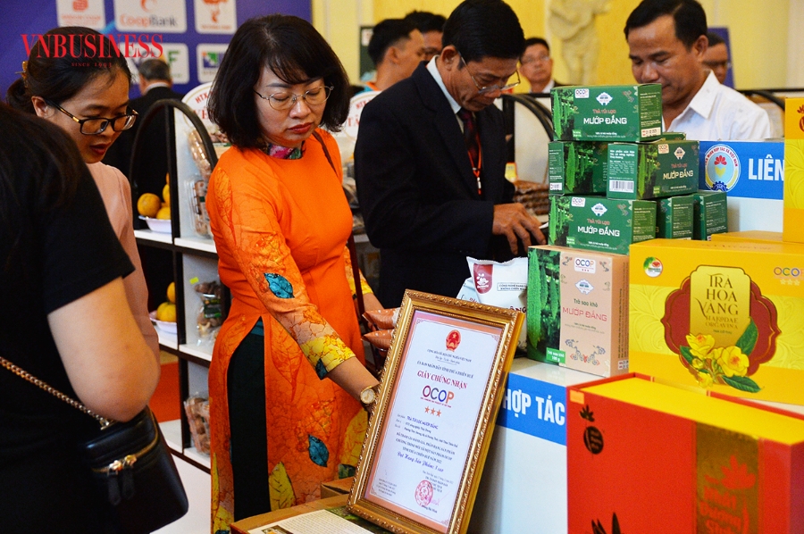 ...nên được nhiều khách tham quan và người tiêu dùng yêu thích.