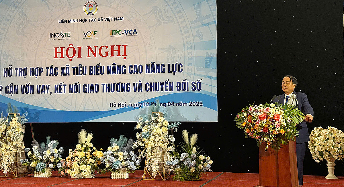 Ông Phạm Công Bằng, Tổng Giám đốc Quỹ Hỗ trợ phát triển HTX Việt Nam phát biểu tại Hội nghị.