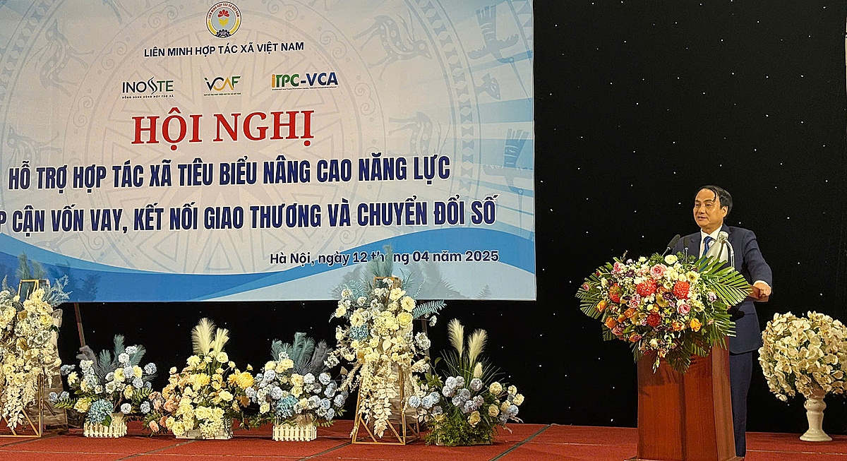 Ông Phạm Công Bằng, Tổng Giám đốc Quỹ Hỗ trợ phát triển HTX Việt Nam phát biểu tại Hội nghị.