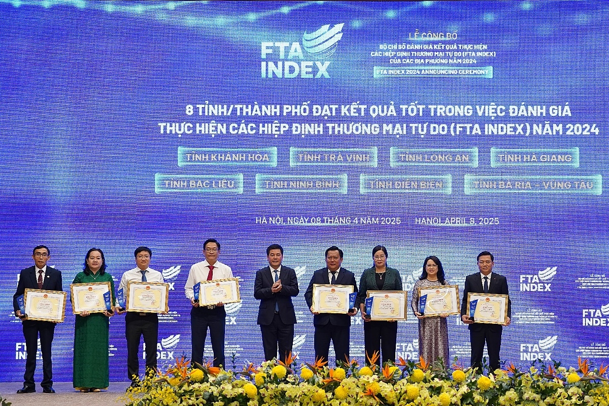 Các tỉnh, thành phố có thành tích trong việc đánh giá thực hiện các Hiệp định thương mại tự do &lpar;FTA Index&rpar; năm 2024 đã được nhận Bằng khen.