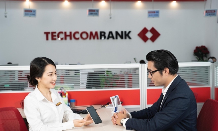 NIM tiếp tục dò đáy, ngân hàng tăng thu ngoài lãi, cắt giảm chi phí
