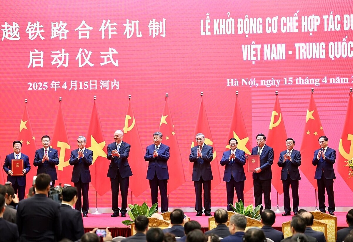 Tổng Bí thư Tô Lâm, Thủ tướng Phạm Minh Chính, Tổng Bí thư, Chủ tịch Trung Quốc Tập Cận Bình cùng các vị đại biểu dự lễ khởi động cơ chế hợp tác đường sắt Việt Nam - Trung Quốc.
