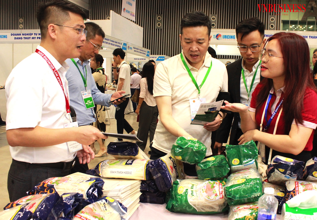 Các DN làm ăn chân chính mong muốn các bất cập, chồng chéo trong khâu chính sách và quản lý cần được giải quyết rốt ráo để hàng giả không còn “đất sống”.