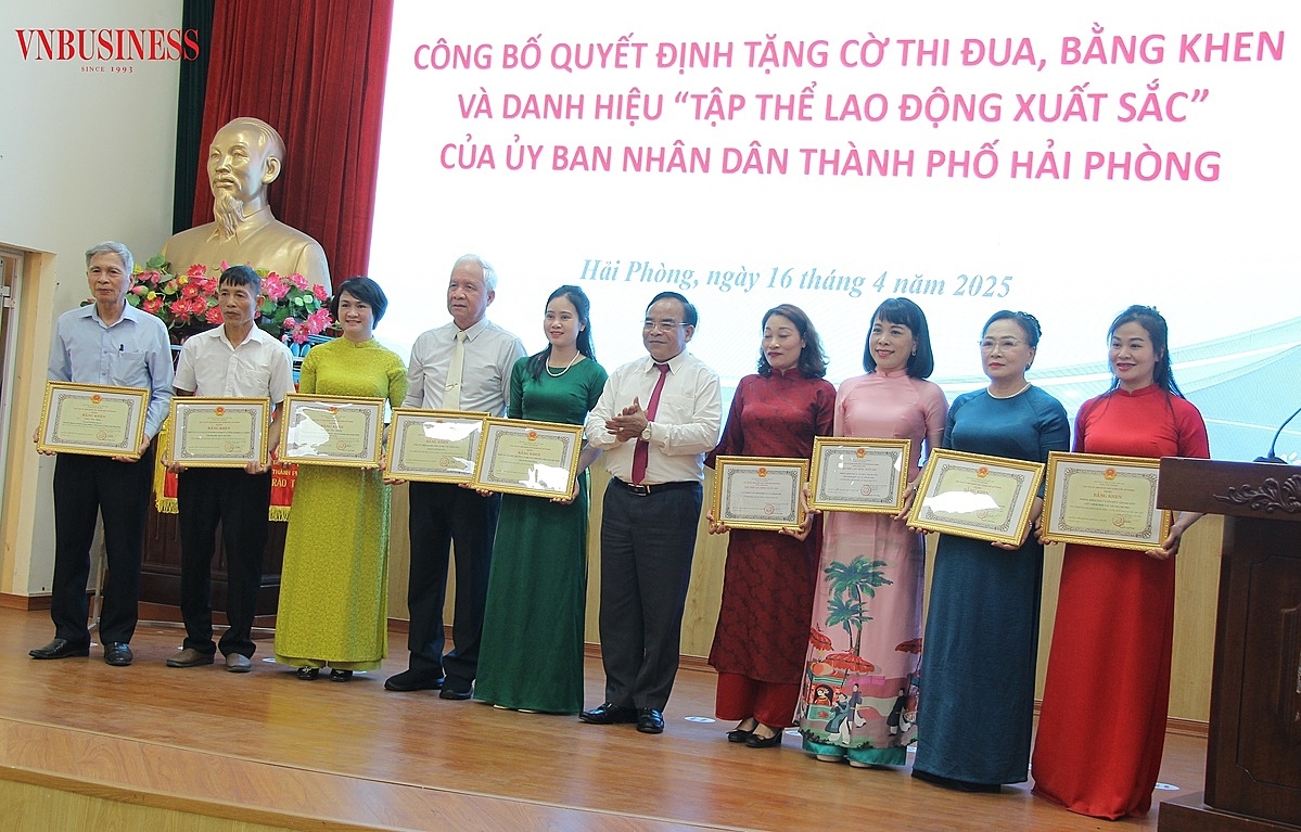 Các tập thể lao động xuất sắc được nhận Bằng khen của UBND TP Hải Phòng.