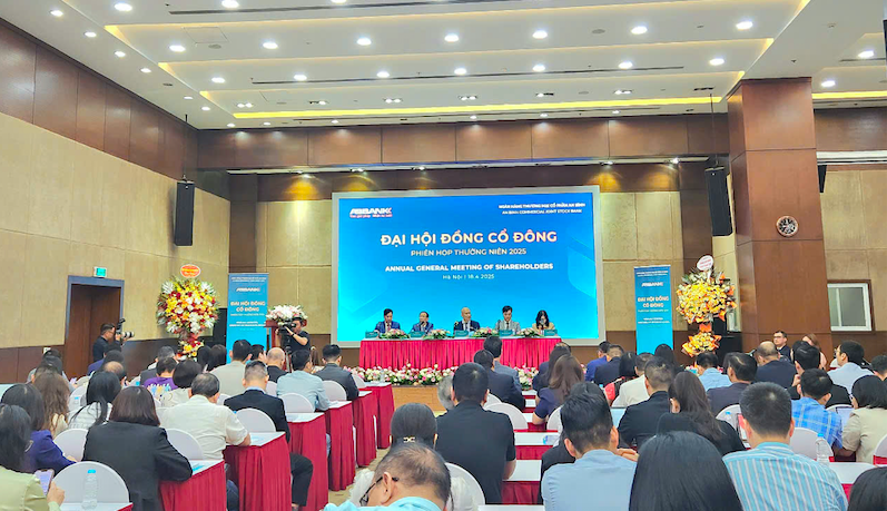 Toàn cảnh ĐHĐCĐ ABBank ngày 18/4.