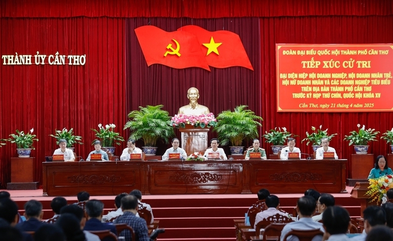 Thủ tướng Phạm Minh Chính và Đoàn đại biểu Quốc hội TP. Cần Thơ tiếp xúc cử tri trước kỳ họp thứ 9, Quốc hội khóa XV - Ảnh: VGP