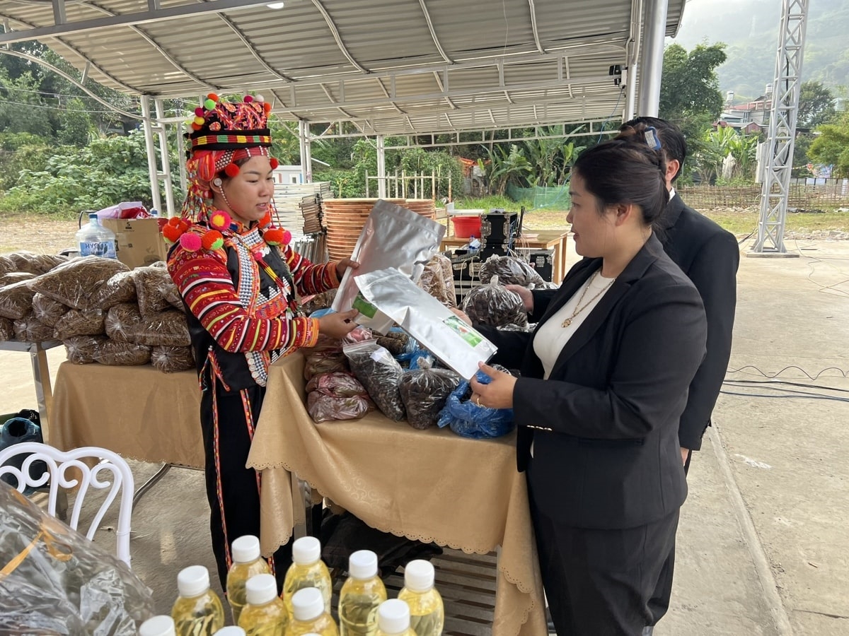 Các sản phẩm OCOP của HTX thường xuyên có mặt tại hội chợ trong và ngoài tỉnh.